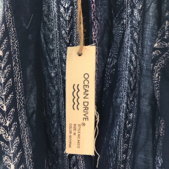 Blue pattern romper - Picture 6 of 7